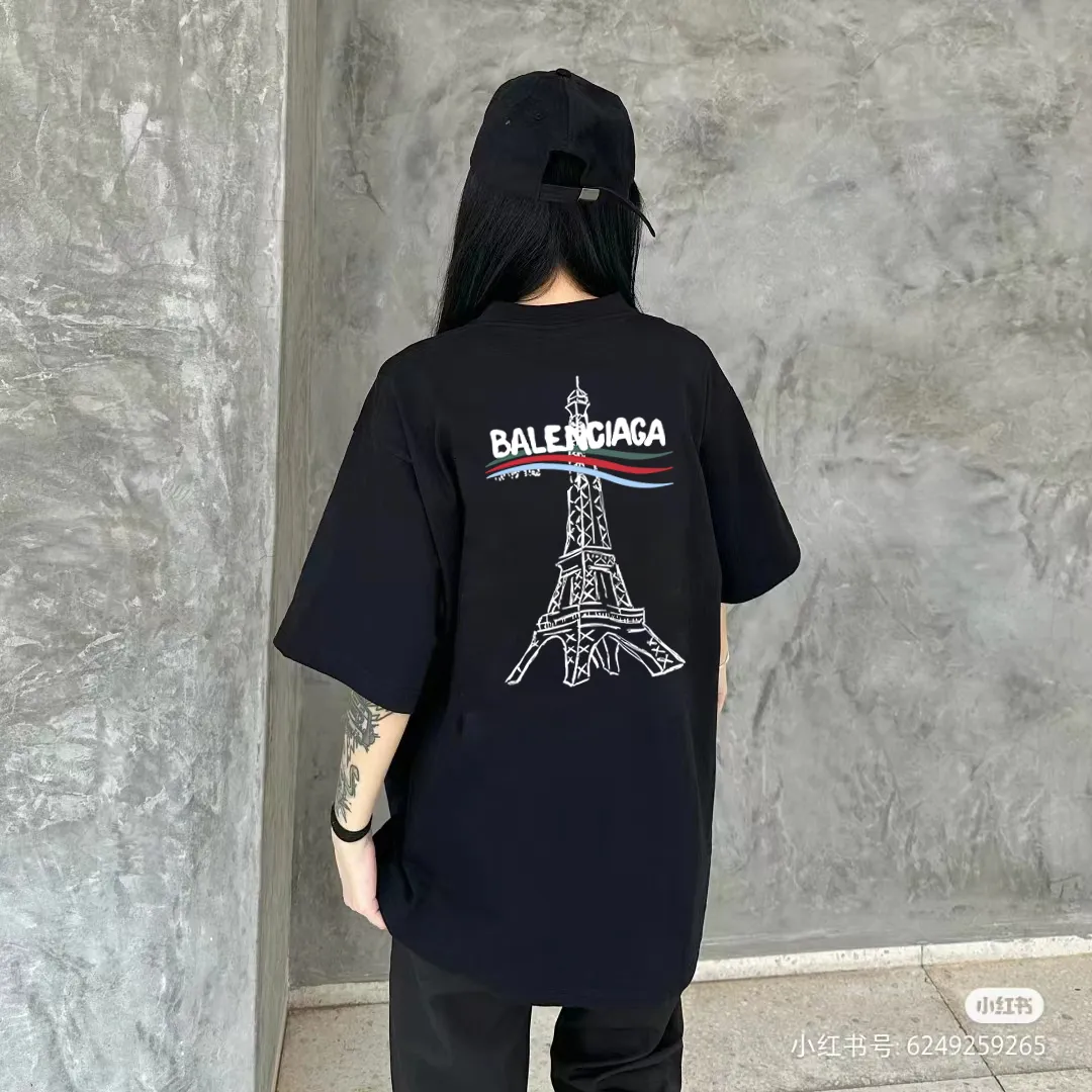 P80✨🔥 BALENCIAGA Paris lettering printed short-sleeved T-shirt. Custom-woven and dyed 300 grams of combed cotton heavyweight fabric. Zero color difference in threads. Perfect details. Different from the current currency version. Welcome to compare. Same Style for men and women. Must-sell in the picture above. Color: White Black Size: 1 2 3 4